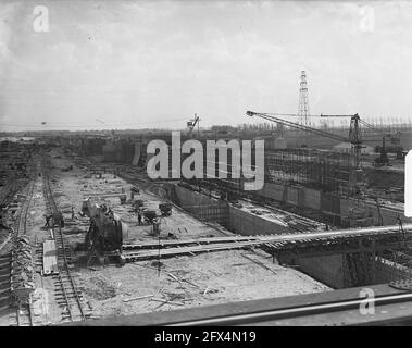 Construction de l'écluse près de Tiel. Tresse en fer à béton, 3 mai 1950, serrures, génie hydraulique, Pays-Bas, Agence de presse du XXe siècle photo, nouvelles à retenir, documentaire, photographie historique 1945-1990, histoires visuelles, L'histoire humaine du XXe siècle, immortaliser des moments dans le temps Banque D'Images