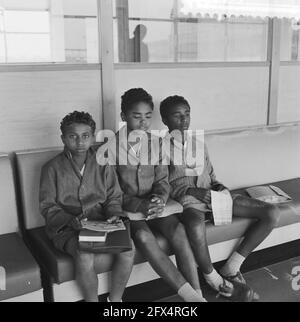 Evacuation du Congo belge à Bruxelles, aérodrome de Zavente, 20 juin 1960, ÉVACUATIONS, aérodromes, Pays-Bas, Agence de presse du XXe siècle photo, nouvelles à retenir, documentaire, photographie historique 1945-1990, histoires visuelles, L'histoire humaine du XXe siècle, immortaliser des moments dans le temps Banque D'Images