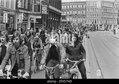 Visite en vélo d'Amsterdam sans voiture à Amsterdam ; présentation des randonnées cyclistes, 11 mai 1974, cyclistes, visites en vélo, Aperçus, processions, pays-Bas, Agence de presse du XXe siècle photo, nouvelles à retenir, documentaire, photographie historique 1945-1990, histoires visuelles, L'histoire humaine du XXe siècle, immortaliser des moments dans le temps Banque D'Images