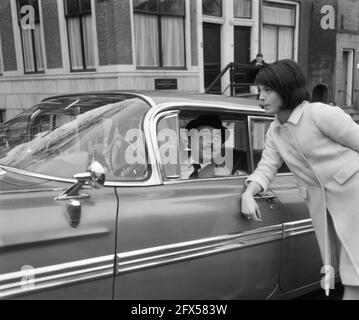 Plans de film pour le film le collier de diamant . Scène entre les deux protagonistes Jan Teullings et Nicole Karin, 10 avril 1963, SCÈNES, enregistrements de film, Protagonistes, pays-Bas, Agence de presse du XXe siècle photo, nouvelles à retenir, documentaire, photographie historique 1945-1990, histoires visuelles, L'histoire humaine du XXe siècle, immortaliser des moments dans le temps Banque D'Images