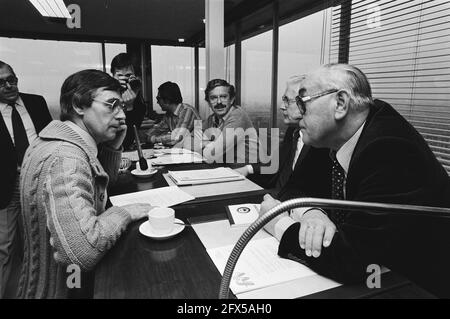 Réunion du conseil de la fédération de la FNV (Amsterdam); Drabbe (à gauche) (FNV et Deetman (ABOP), 27 janvier 1980, conseils de la fédération, pays-Bas, agence de presse du xxe siècle photo, nouvelles à retenir, documentaire, photographie historique 1945-1990, histoires visuelles, L'histoire humaine du XXe siècle, immortaliser des moments dans le temps Banque D'Images