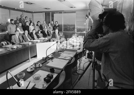 Conseil de la fédération FNV à Amsterdam concernant l'escompte des prestations de maladie. Prendre une photo de groupe du Conseil de la Fédération des VPN, 1er mars 1982, conseils, réunions, Pays-Bas, Agence de presse du XXe siècle photo, nouvelles à retenir, documentaire, photographie historique 1945-1990, histoires visuelles, L'histoire humaine du XXe siècle, immortaliser des moments dans le temps Banque D'Images