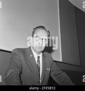 Forrest J. Ackerman, agent littéraire des auteurs de science-fiction et d'horreur, 11 août 1965, agents, horreur, Littérature, portraits, science-fiction, pays-Bas, agence de presse du XXe siècle photo, news to remember, documentaire, photographie historique 1945-1990, histoires visuelles, L'histoire humaine du XXe siècle, immortaliser des moments dans le temps Banque D'Images