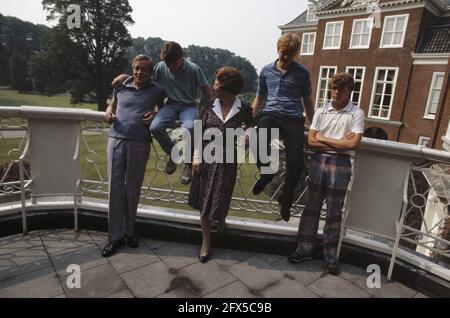 Heure des photos famille royale, Claus, Constantijn, Reine Beatrix, Prince Willem Alexander et Prince Johan Friso, 5 juillet 1985, famille royale, pays-Bas, agence de presse du xxe siècle photo, nouvelles à retenir, documentaire, photographie historique 1945-1990, histoires visuelles, L'histoire humaine du XXe siècle, immortaliser des moments dans le temps Banque D'Images