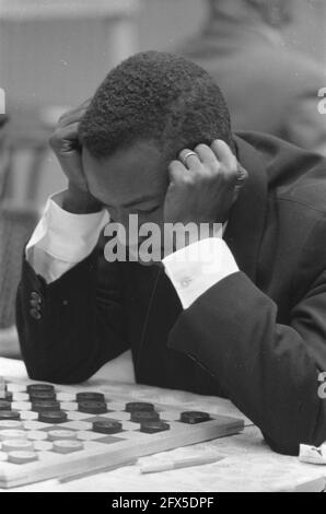 Championnat du monde a checkers à Amsterdam, Baby Sy - Archives nationales - 911-6724, pays-Bas, agence de presse du 20e siècle photo, news to remember, documentaire, photographie historique 1945-1990, histoires visuelles, L'histoire humaine du XXe siècle, immortaliser des moments dans le temps Banque D'Images