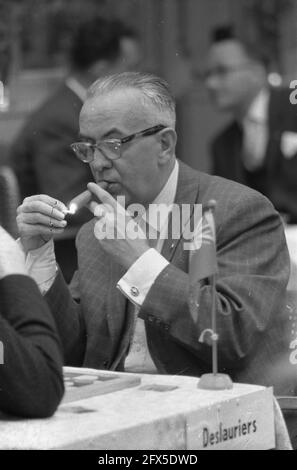 Championnat du monde a checkers à Amsterdam, Deslauriers - Archives nationales - 911-6720, pays-Bas, agence de presse du 20e siècle photo, news to remember, documentaire, photographie historique 1945-1990, histoires visuelles, L'histoire humaine du XXe siècle, immortaliser des moments dans le temps Banque D'Images