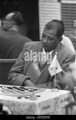 Championnat du monde a checkers à Amsterdam, le Surinamese Sen A Kaw - Archives nationales - 911-6713, pays-Bas, agence de presse du XXe siècle photo, news to remember, documentaire, photographie historique 1945-1990, histoires visuelles, L'histoire humaine du XXe siècle, immortaliser des moments dans le temps Banque D'Images