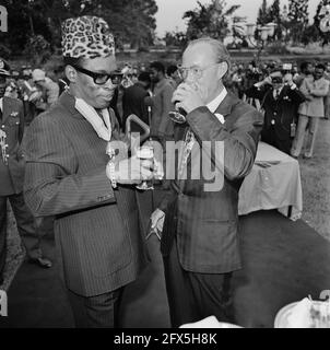 Prince Bernhard au Zaïre (ex-Congo belge), Bernhard et Mobutu, 12 août 1973, présidents, princes, pays-Bas, agence de presse du XXe siècle photo, news to remember, documentaire, photographie historique 1945-1990, histoires visuelles, L'histoire humaine du XXe siècle, immortaliser des moments dans le temps Banque D'Images