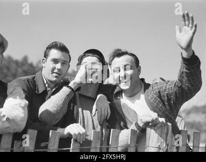 Trois jeunes hommes profitant de la foire de l'État du Vermont, Rutland, Vermont, États-Unis, Jack Delano, U.S. Office of War information, septembre 1941 Banque D'Images