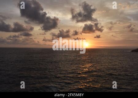 Coucher de soleil, puesta de sol en Acapulco, México Banque D'Images