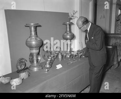 Cadeaux, exposition du Surinam et des Antilles pour la famille royale à Amsterdam, 15 décembre 1955, CADEAUX, expositions, Pays-Bas, Agence de presse du XXe siècle photo, nouvelles à retenir, documentaire, photographie historique 1945-1990, histoires visuelles, L'histoire humaine du XXe siècle, immortaliser des moments dans le temps Banque D'Images