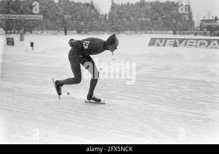 Championnats du monde de patinage de vitesse (hommes) à Deventer Claesson en action pendant qu'il neige, 16 février 1969, SCATING, sports, Championnats du monde, pays-Bas, photo de l'agence de presse du XXe siècle, nouvelles à retenir, documentaire, photographie historique 1945-1990, histoires visuelles, L'histoire humaine du XXe siècle, immortaliser des moments dans le temps Banque D'Images