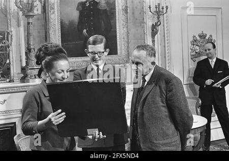 Geschenkendag twee op Paleis Soestdijk, M. Van der Leeuw (gravure), 30 décembre 1966, pays-Bas, Agence de presse du XXe siècle photo, news to remember, documentaire, photographie historique 1945-1990, histoires visuelles, L'histoire humaine du XXe siècle, immortaliser des moments dans le temps Banque D'Images