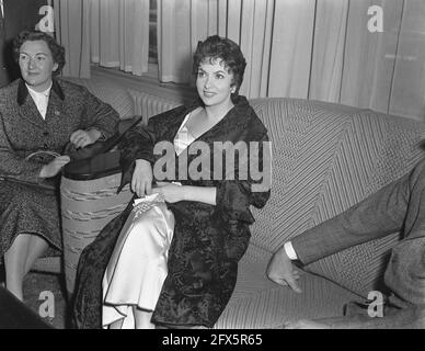 Gina Lolobrigida à Amsterdam, réception Amstelhotel, 21 octobre 1955, réceptions, Pays-Bas, Agence de presse du XXe siècle photo, nouvelles à retenir, documentaire, photographie historique 1945-1990, histoires visuelles, L'histoire humaine du XXe siècle, immortaliser des moments dans le temps Banque D'Images