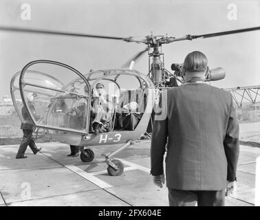 Le Prince Bernhard a ouvert à Zaandam nouvelle usine Indeco Coignet NV, le Prince regarde le modèle des maisons, 28 septembre 1964, usines, ouvertures, princes, pays-Bas, agence de presse du XXe siècle photo, news to remember, documentaire, photographie historique 1945-1990, histoires visuelles, L'histoire humaine du XXe siècle, immortaliser des moments dans le temps Banque D'Images