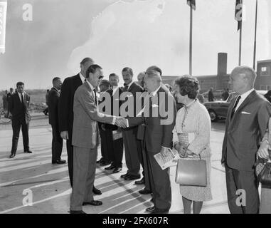 Le Prince Bernhard a ouvert à Zaandam nouvelle usine Indeco Coignet NV, le Prince regarde le modèle des maisons, 28 septembre 1964, usines, ouvertures, princes, pays-Bas, agence de presse du XXe siècle photo, news to remember, documentaire, photographie historique 1945-1990, histoires visuelles, L'histoire humaine du XXe siècle, immortaliser des moments dans le temps Banque D'Images