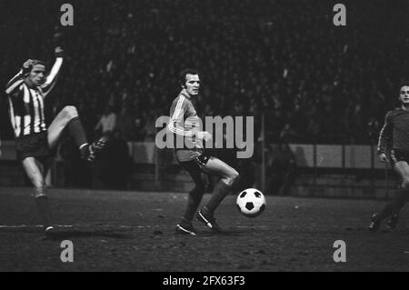 Match demi-finale de la coupe PSV contre Eindhoven 8-1; moments de jeu. Right Willy van de Kerkhof, 10 mars 1976, sports, football, Pays-Bas, Agence de presse du XXe siècle photo, nouvelles à retenir, documentaire, photographie historique 1945-1990, histoires visuelles, L'histoire humaine du XXe siècle, immortaliser des moments dans le temps Banque D'Images