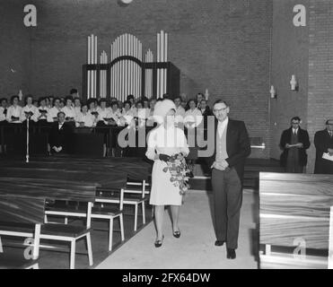 Son Altesse Royale la princesse Irene a visité Sittard-Brunssum et la mine d'État Hendrik. La princesse Irene sur le chemin du site d'excursion, 23 mars 1963, STAATSMIJNEN, visites, Pays-Bas, Agence de presse du XXe siècle photo, nouvelles à retenir, documentaire, photographie historique 1945-1990, histoires visuelles, L'histoire humaine du XXe siècle, immortaliser des moments dans le temps Banque D'Images