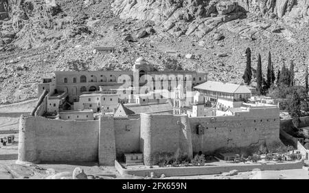 Monastère de Sainte Catherine. Monastère orthodoxe grec. Sinaï. Egypte.Photographie noir et blanc. Banque D'Images