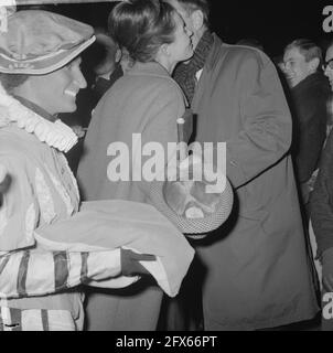 Hein Hoogland jubilé 25 ans porteur Schouwburg, 23 novembre 1962, jubilés, théâtres, Pays-Bas, Agence de presse du XXe siècle photo, nouvelles à retenir, documentaire, photographie historique 1945-1990, histoires visuelles, L'histoire humaine du XXe siècle, immortaliser des moments dans le temps Banque D'Images