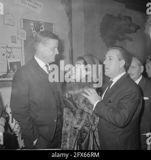 Hein Hoogland jubilé 25 ans portier Schouwburg, 23 novembre 1962, anniversaires, théâtres, Pays-Bas, Agence de presse du XXe siècle photo, nouvelles à retenir, documentaire, photographie historique 1945-1990, histoires visuelles, L'histoire humaine du XXe siècle, immortaliser des moments dans le temps Banque D'Images