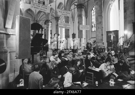 Réunion commémorative à la mémoire de l'archevêque Oscar Romero assassiné à San Salvador, 27 mars 1982, réunions, commémorations, Pays-Bas, Agence de presse du XXe siècle photo, nouvelles à retenir, documentaire, photographie historique 1945-1990, histoires visuelles, L'histoire humaine du XXe siècle, immortaliser des moments dans le temps Banque D'Images