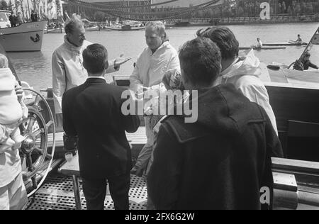 HKH Pr. Beatrix et Pr. Claus avec Pr. Friso et Pr. Willem Alexander à bord du Groene Draech, ouverture nw yachth. À Hoorn Beatrix et Claus avec WA et, le 7 juin 1969, princes, princesses, Pays-Bas, Agence de presse du XXe siècle photo, nouvelles à retenir, documentaire, photographie historique 1945-1990, histoires visuelles, L'histoire humaine du XXe siècle, immortaliser des moments dans le temps Banque D'Images