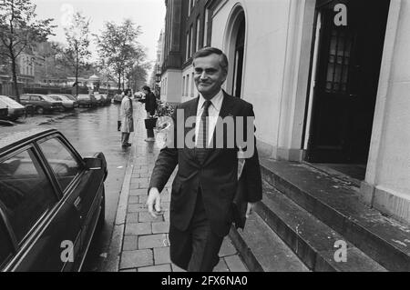 Chef de BVD m.. P. de Haan en tant que témoin en appel devant la cour d'appel concernant l'explosion au pays, 6 novembre 1984, tribunaux d'appel, témoins, pays-Bas, agence de presse du xxe siècle photo, nouvelles à retenir, documentaire, photographie historique 1945-1990, histoires visuelles, L'histoire humaine du XXe siècle, immortaliser des moments dans le temps Banque D'Images