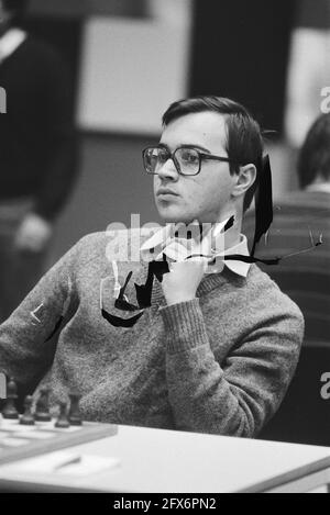Tournoi d'échecs Blast Furnace, 1er tour ; Predrag Nicolic, 13 janvier 1984, échecs, Pays-Bas, Agence de presse du XXe siècle photo, nouvelles à retenir, documentaire, photographie historique 1945-1990, histoires visuelles, L'histoire humaine du XXe siècle, immortaliser des moments dans le temps Banque D'Images