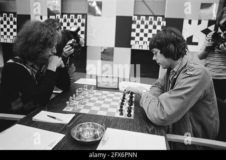 Tournoi d'échecs Blast Furnace, 1er tour, Timman (à gauche) contre Ligterink, 15 janvier 1980, échecs, pays-Bas, photo de l'agence de presse du XXe siècle, nouvelles à retenir, documentaire, photographie historique 1945-1990, histoires visuelles, L'histoire humaine du XXe siècle, immortaliser des moments dans le temps Banque D'Images