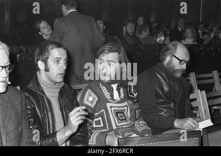 Audition sur la politique artistique d'Amsterdam dans la salle du Conseil de l'hôtel de ville d'Amsterdam. Trois membres de la BBK lors de l'audience Van Bommel, le 3 décembre 1969, LES SALLES DE CONSEIL, les salles de ville, Pays-Bas, Agence de presse du XXe siècle photo, nouvelles à retenir, documentaire, photographie historique 1945-1990, histoires visuelles, L'histoire humaine du XXe siècle, immortaliser des moments dans le temps Banque D'Images