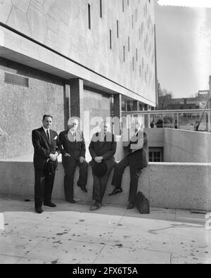 RH. D. Schwartzman, Ir G. van der Wal, Marcel Breuer, Abraham Elzas . Bijenkorf Rotterdam, 18 mars 1957, pays-Bas, Agence de presse du XXe siècle photo, news to Remember, documentaire, photographie historique 1945-1990, histoires visuelles, L'histoire humaine du XXe siècle, immortaliser des moments dans le temps Banque D'Images