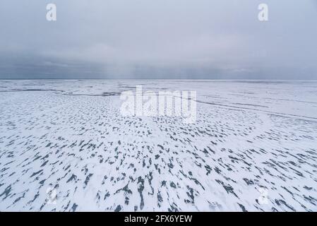 Paysage de toundra arctique dans le nord du Canada, sur les rives de la baie d'Hudson, à partir de la ville de Churchill, au Manitoba. Prise d'un hélicoptère avec vue aérienne. Banque D'Images