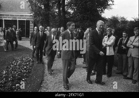 Prince Claus à Schaep en Burgh restauré à s-Graveland, nouvel hébergement pour Ned. Ver. Behoud Natuurmonumenten, reçu, 1er octobre 1975, reçus, Pays-Bas, Agence de presse du XXe siècle photo, nouvelles à retenir, documentaire, photographie historique 1945-1990, histoires visuelles, L'histoire humaine du XXe siècle, immortaliser des moments dans le temps Banque D'Images