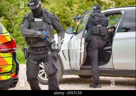 Les membres de l'équipe des armes à feu de Devon et de la police de Cornwall suivent un scénario d'arrêt de véhicule armé au quartier général de la force à Exeter, alors qu'ils se préparent au prochain Sommet du G7 à Cornwall. Date de la photo: Mardi 25 mai 2021. Banque D'Images