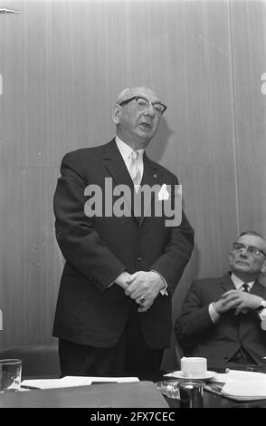 Réunion annuelle Amsterdam VVV dans le centre des congrès RAI J.F. Staal lors de son discours d'adieu, 17 décembre 1968, réunions annuelles, pays-Bas, photo de l'agence de presse du XXe siècle, nouvelles à retenir, documentaire, photographie historique 1945-1990, histoires visuelles, L'histoire humaine du XXe siècle, immortaliser des moments dans le temps Banque D'Images