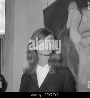 Ouverture de l'exposition Jean Shrimpton (mannequin de mode) à la Galerie Krikhaar à Amsterdam, le 17 septembre 1965, expositions, pays-Bas, agence de presse du xxe siècle photo, nouvelles à retenir, documentaire, photographie historique 1945-1990, histoires visuelles, L'histoire humaine du XXe siècle, immortaliser des moments dans le temps Banque D'Images