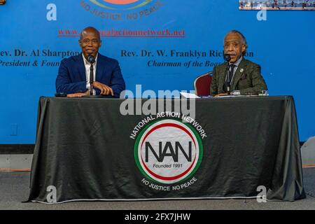 New York, États-Unis. 25 mai 2021. Eric Adams, président du quartier de Brooklyn, s'exprime au Forum Mayoral du National action Network le 25 mai 2021 à New York. Les principaux candidats démocrates à la mairie de New York participent au révérend Al Sharpton et au forum mayonnaise du National action Network qui s'est tenu devant un public en direct à l'occasion de l'anniversaire du meurtre de George Floyd. Crédit : Ron Adar/Alay Live News Banque D'Images