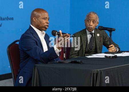 New York, États-Unis. 25 mai 2021. Eric Adams, président du quartier de Brooklyn, s'exprime au Forum Mayoral du National action Network le 25 mai 2021 à New York. Les principaux candidats démocrates à la mairie de New York participent au révérend Al Sharpton et au forum mayonnaise du National action Network qui s'est tenu devant un public en direct à l'occasion de l'anniversaire du meurtre de George Floyd. Crédit : Ron Adar/Alay Live News Banque D'Images