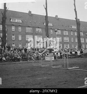 Steeple Chase pour hommes, 3 000 M. EEF Kamerbeek en action, 24 septembre 1961, pays-Bas, agence de presse du XXe siècle photo, news to Remember, documentaire, photographie historique 1945-1990, histoires visuelles, L'histoire humaine du XXe siècle, immortaliser des moments dans le temps Banque D'Images