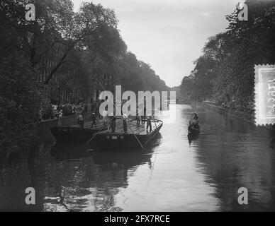 75e anniversaire Université libre, gig de voile avec barges de pont à Keizersgracht, 18 octobre 1955, DEKSCHUITIN, universités, Pays-Bas, Agence de presse du XXe siècle photo, nouvelles à retenir, documentaire, photographie historique 1945-1990, histoires visuelles, L'histoire humaine du XXe siècle, immortaliser des moments dans le temps Banque D'Images