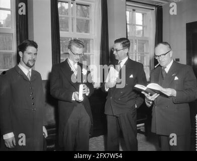 Offre de l'étudiant almanac (ASVA), 7 février 1958, offres, étudiants almanacs, Pays-Bas, Agence de presse du XXe siècle photo, nouvelles à retenir, documentaire, photographie historique 1945-1990, histoires visuelles, L'histoire humaine du XXe siècle, immortaliser des moments dans le temps Banque D'Images