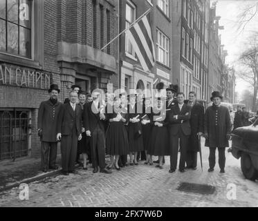 Offre à l'étudiant almanac (ASVA), 7 février 1958, offres, étudiants almanacs, Pays-Bas, Agence de presse du XXe siècle photo, nouvelles à retenir, documentaire, photographie historique 1945-1990, histoires visuelles, L'histoire humaine du XXe siècle, immortaliser des moments dans le temps Banque D'Images