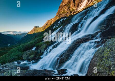 Cascade dans le parc national de Jotunheimen, Norvège Banque D'Images