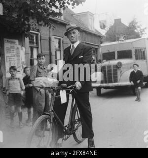 Merci. anglo-américaine Pendant la guerre, de nombreux Hollandais ont abrité des pilotes alliés qui ont été abattus au-dessus des pays-Bas et ont travaillé pour les ramener aux lignes alliées. Beaucoup ont mis leurs bicyclettes, vêtements, etc. À disposition, qu'ils reçoivent maintenant des missions britanniques et américaines ici dans le pays, novembre 1945, cadeaux, deuxième guerre mondiale, résistance, Pays-Bas, Agence de presse du XXe siècle photo, nouvelles à retenir, documentaire, photographie historique 1945-1990, histoires visuelles, L'histoire humaine du XXe siècle, immortaliser des moments dans le temps Banque D'Images