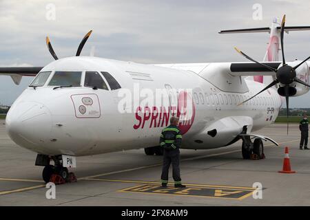 Non exclusif: KIEV, UKRAINE - 26 MAI 2021 - l'avion avec le premier lot du vaccin Pfizer-BioNTech acheté aux frais du public est photographié Banque D'Images