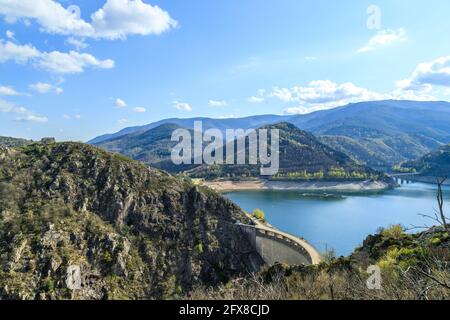 France, Lozère, Parc National des Cévennes, Villefort, barrage de Villefort sur l'Altier // France, Lozère, Parc National des Cévennes, Villefort, le barr Banque D'Images