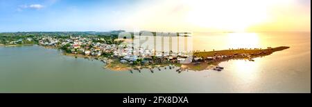 Village de pêcheurs de Ben Nom, commune de Phu Cuong, district de Dinh Quan, province de Dong Nai, Vietnam - 18 avril 2021 : vue panoramique sur le village de pêcheurs de Ben Nom Banque D'Images