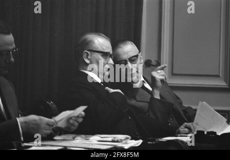 Débat dans la 2e chambre sur le droit des prestations pour enfants, 27 juin 1961, pays-Bas, agence de presse du XXe siècle photo, news to Remember, documentaire, photographie historique 1945-1990, histoires visuelles, L'histoire humaine du XXe siècle, immortaliser des moments dans le temps Banque D'Images