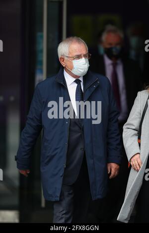 Donald Denton, agent de police retraité du South Yorkshire, quitte le Lowry Theatre, Salford Quays, dans le Grand Manchester, après que le juge ait jugé qu'il n'y avait pas de cas à répondre dans le procès de deux policiers à la retraite et d'un avocat accusé de pervertir le cours de la justice à la suite de la catastrophe de Hillsborough, le 15 avril. 1989. Date de la photo: Mercredi 26 mai 2021. Banque D'Images